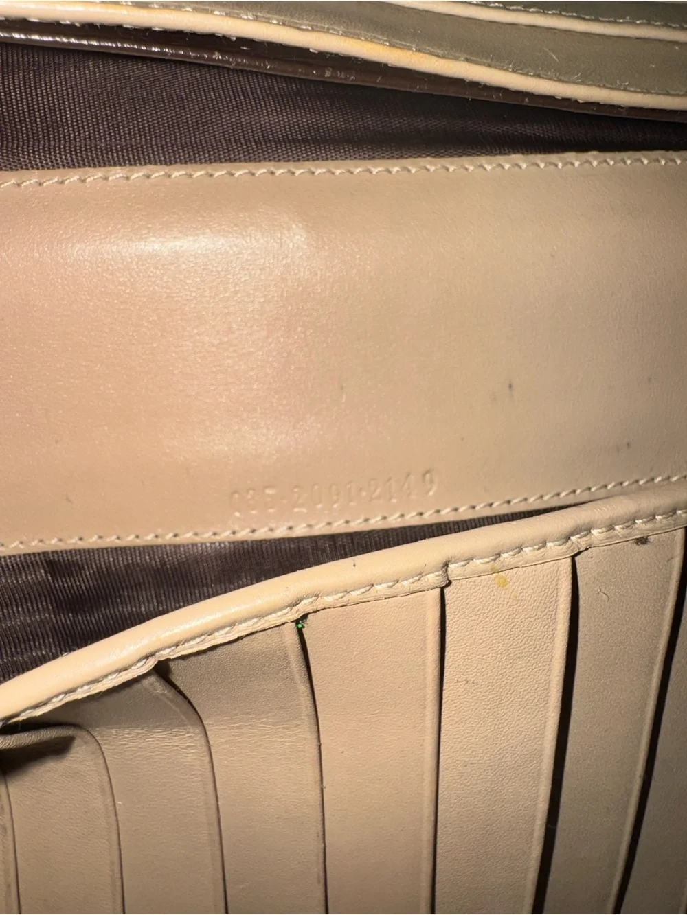 Gucci Beige Leather Wallet with box and care card. - Picture 3 of 7